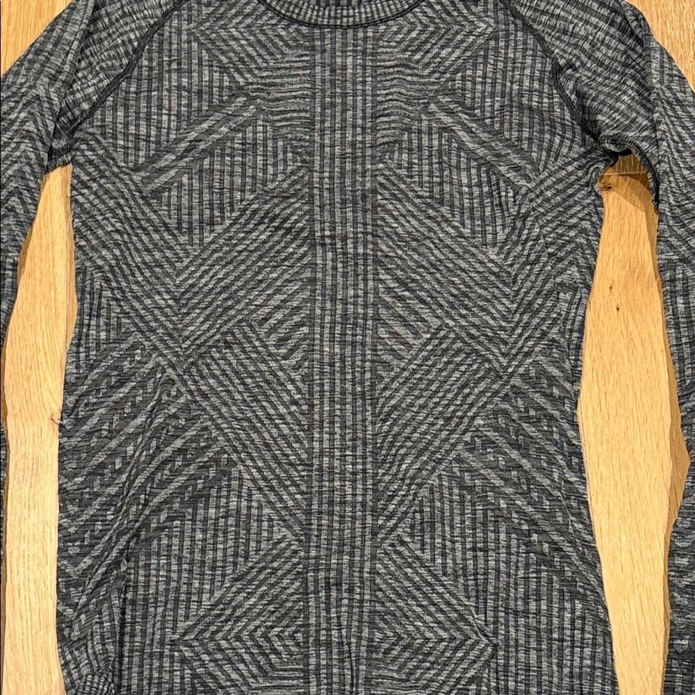 lululemon athletica restless heathered Gray/black‎ pullover athletic top 6